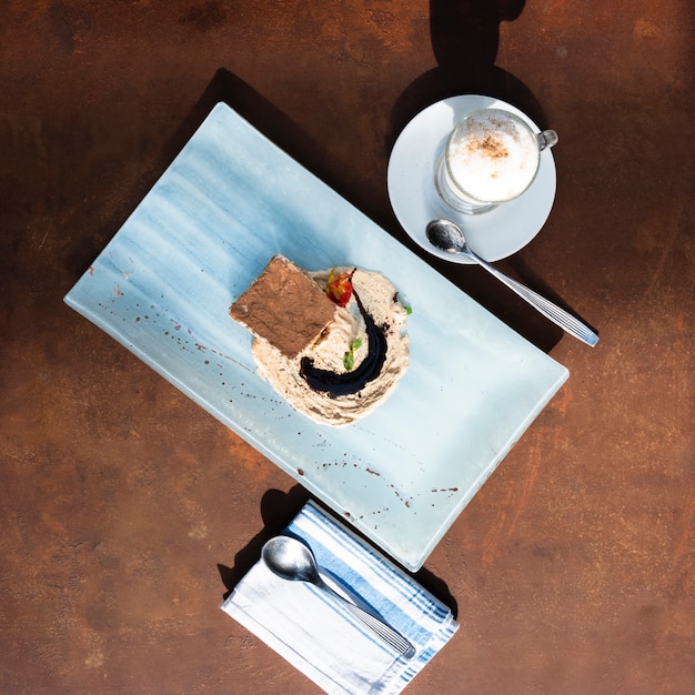 Free photo flat lay dessert with drink