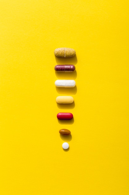 Free photo flat lay of different pills in ascending order