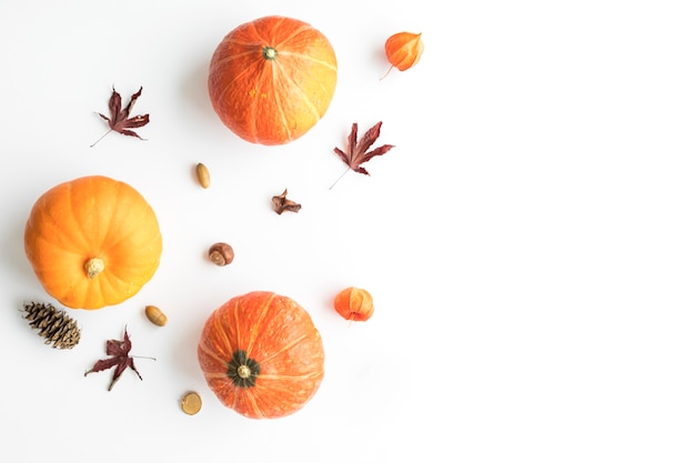 Flat lay frame with pumpkins and copy-space