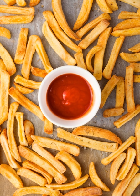 Free photo flat lay of french fries with ketchup