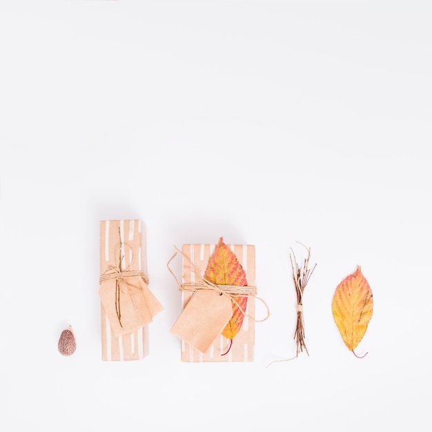 Free Photo flat lay gift concept