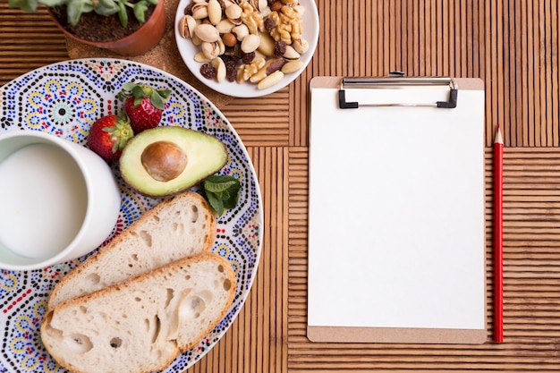 Flat lay healthy food and notepad