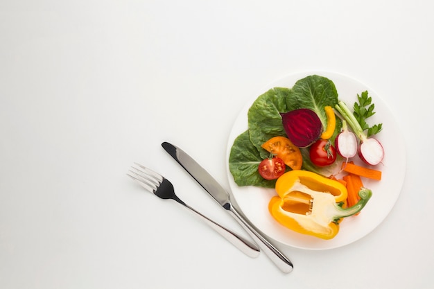 Free photo flat lay healthy meal on plate with copy space