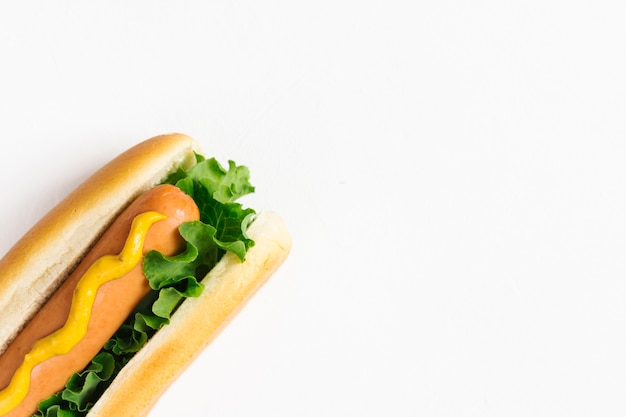 Free photo flat lay hotdog with copyspace