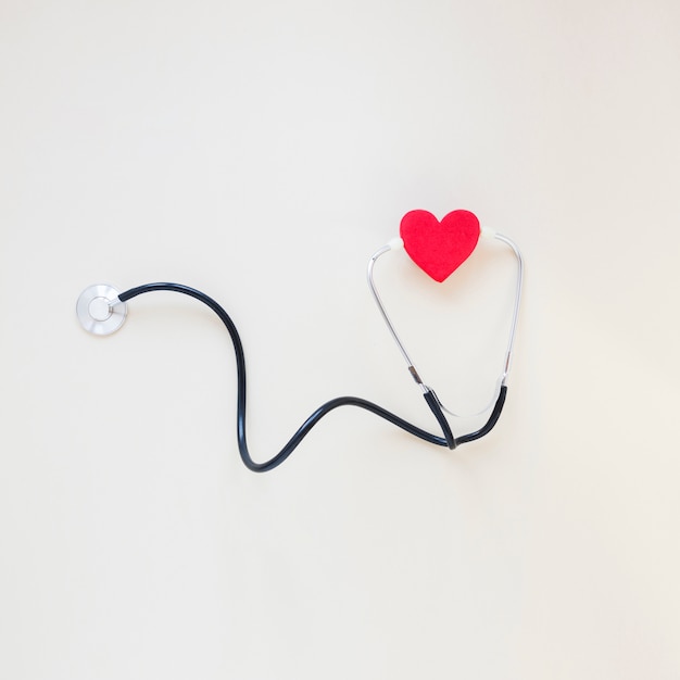 Free photo flat lay medical composition with stethoscope