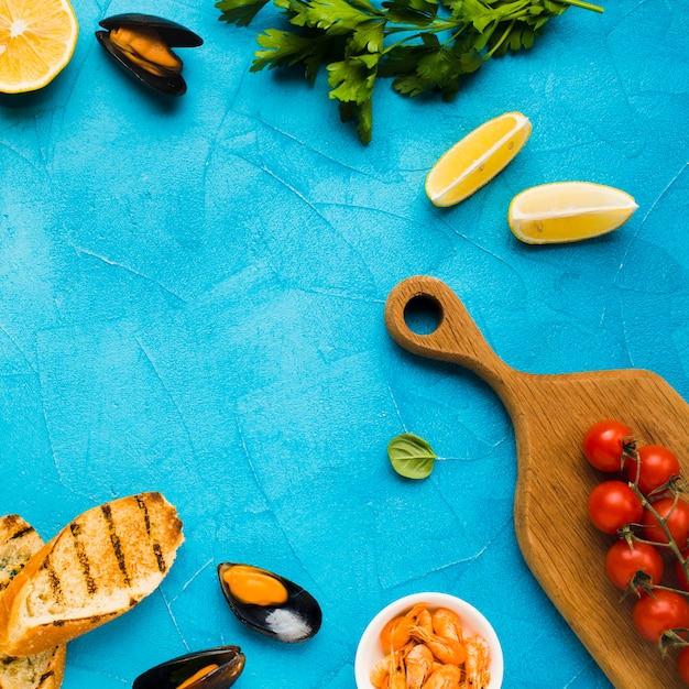 Free photo flat-lay mediterranean diet with mussels