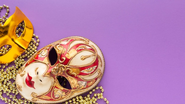 Free photo flat lay mystery carnival golden and elegant masks