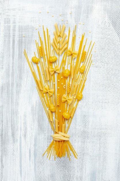 Free photo flat lay of pasta bouquet on wooden background