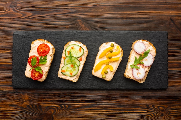 Flat lay pieces of bread with veggies 