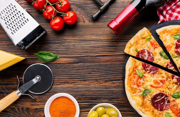 Free photo flat lay pizza composition with copyspace