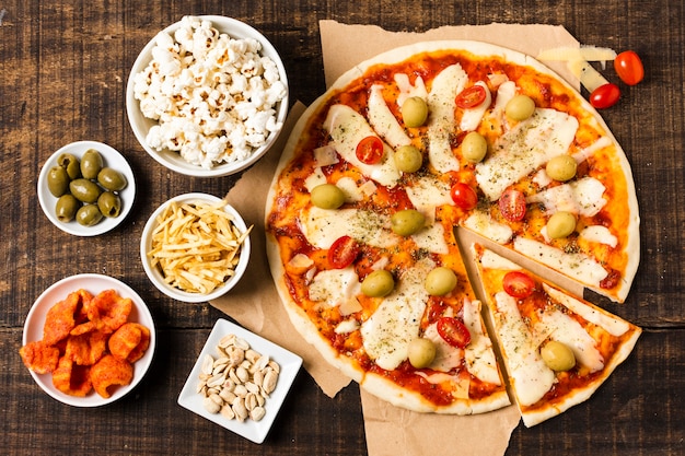 Free photo flat lay of pizza on wood table