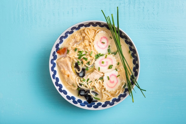 Free photo flat lay ramen soup in bowl