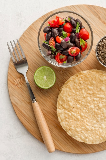 Free Photo flat lay salad with black beans and tortillas