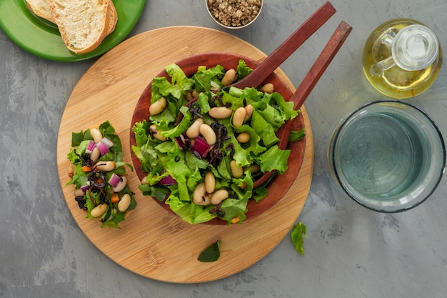 Free photo flat lay salad with white beans