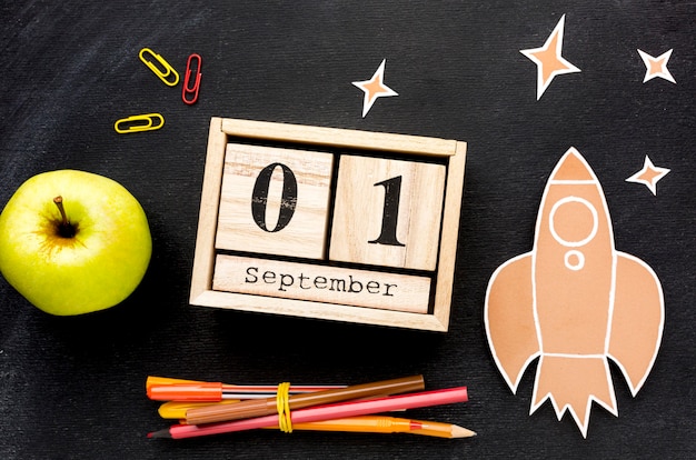 Free photo flat lay of school essentials with calendar and apple