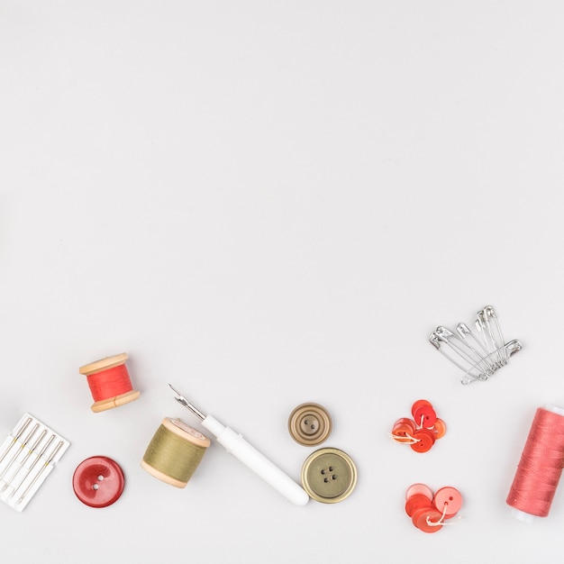 Free Photo flat lay of sewing supplies with copy space