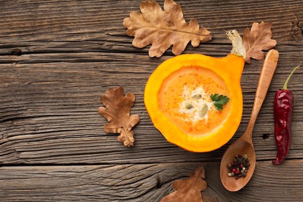 Free photo flat lay sliced pumpkin with copy space