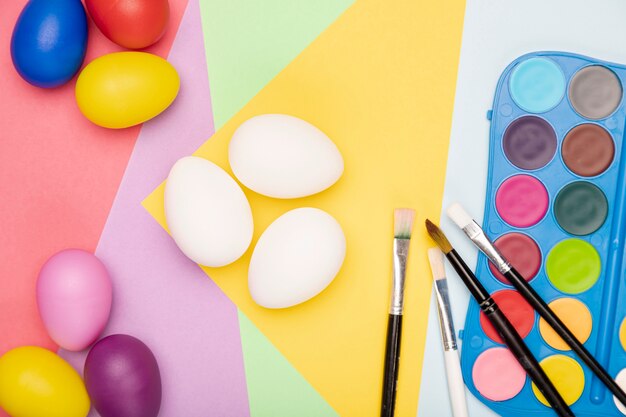 Flat lay tools for painting eggs