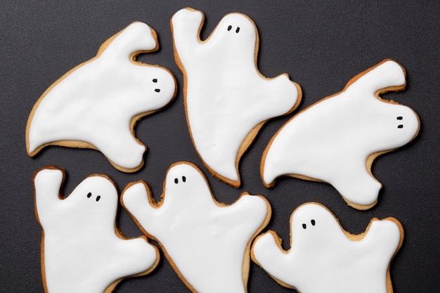 Free photo flat lay treats for halloween party