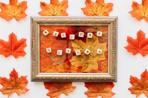 Free Photo flat lay of vintage frame and leaves inside