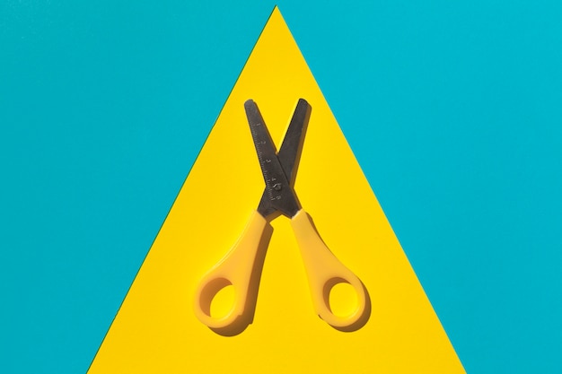 Free photo flat lay yellow scissors