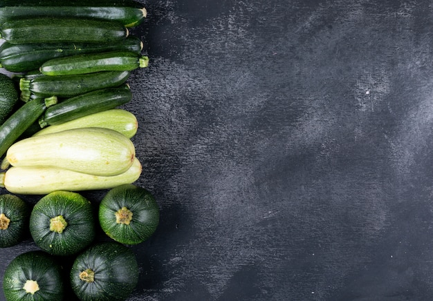 Free photo flat lay zucchinis at left side