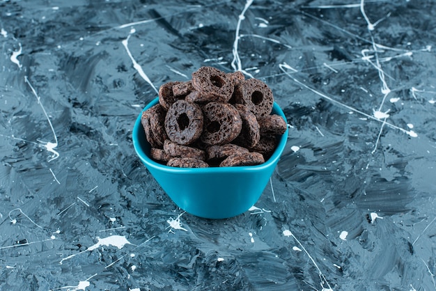 Free Photo flavorful chocolate coated corn ring in a bowl, on the marble background. 