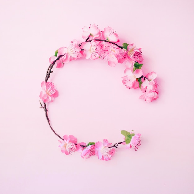 Free photo floral vintage composition with copyspace