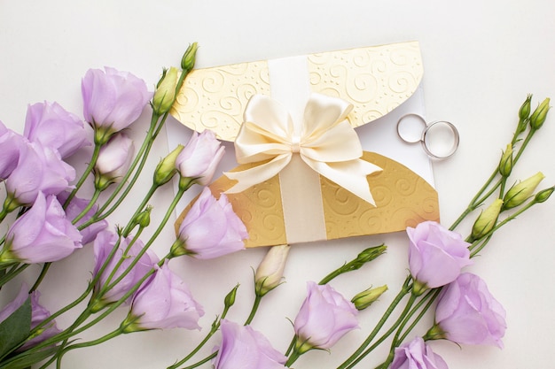 Free photo floral wedding invitation with ring