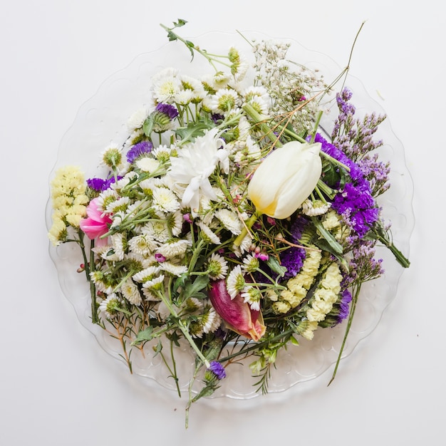 Free photo flower composition on plate