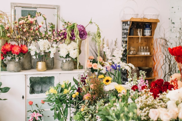 Free photo flowers in florist atelier