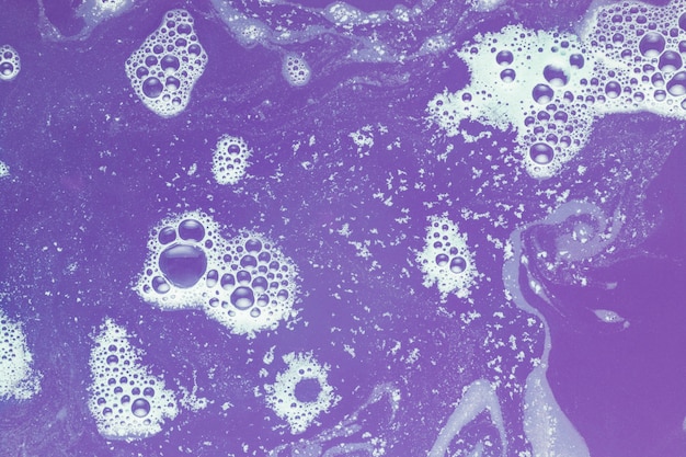 Free photo foam on violet water