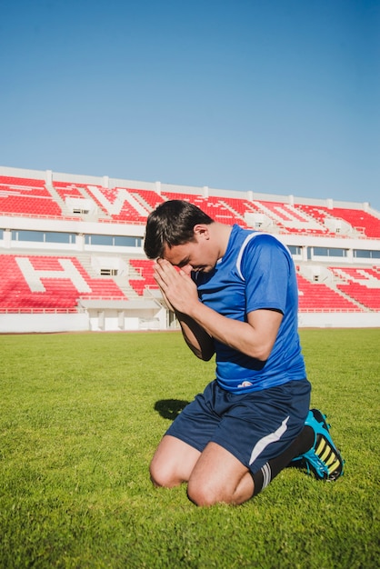 Free Photo football player praying