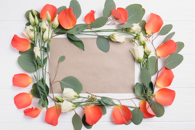 Free Photo frame from petals and flowers around paper