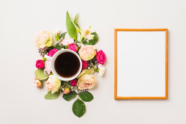 Free Photo frame near drink and flower composition