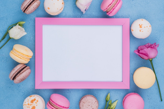 Free photo frame with macarons and roses