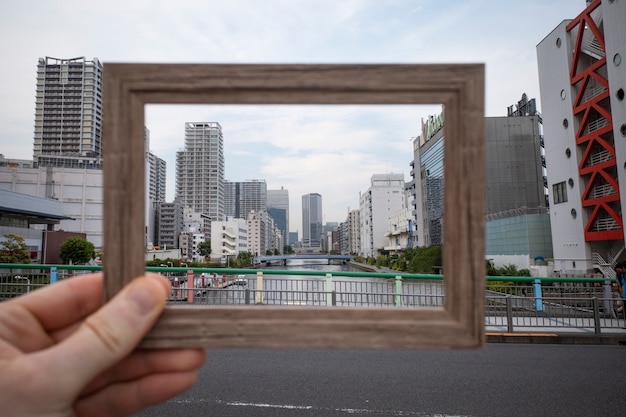 Framing landscape while traveling