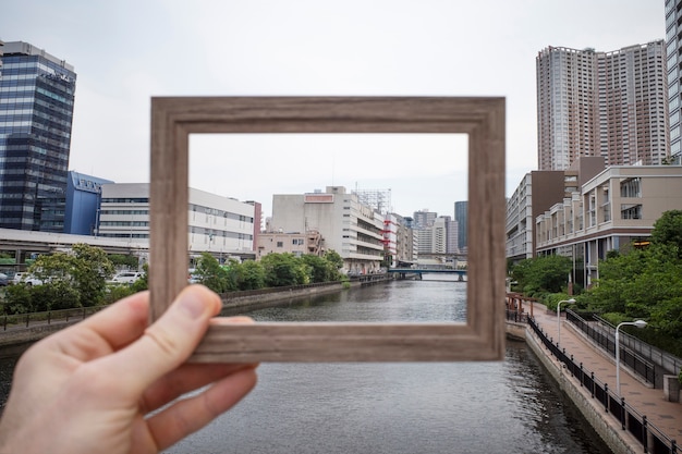 Framing landscape while traveling