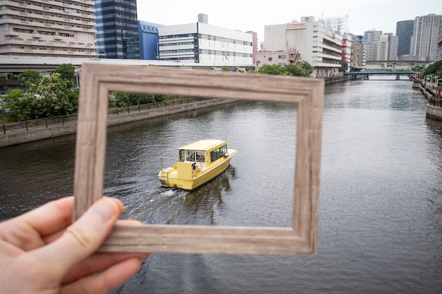 Framing landscape while traveling