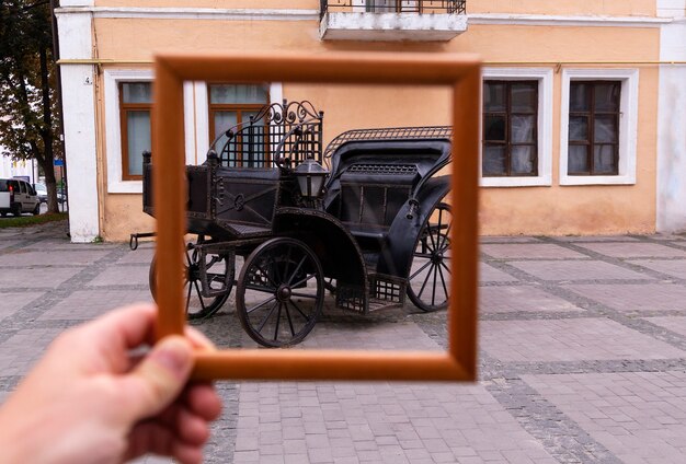 Framing landscape while traveling