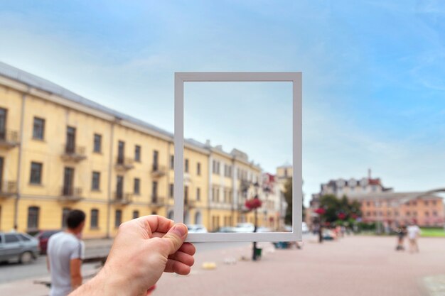 Framing landscape while traveling