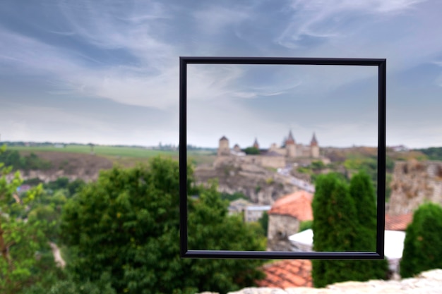 Free Photo framing landscape while traveling