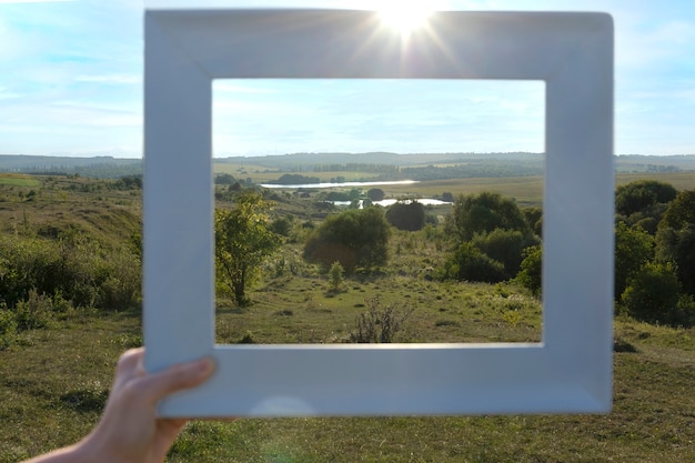 Framing landscape while traveling