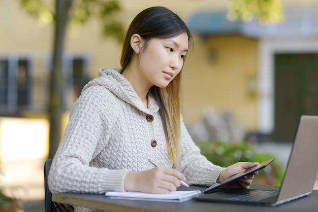 Free photo freelancer working outdoors