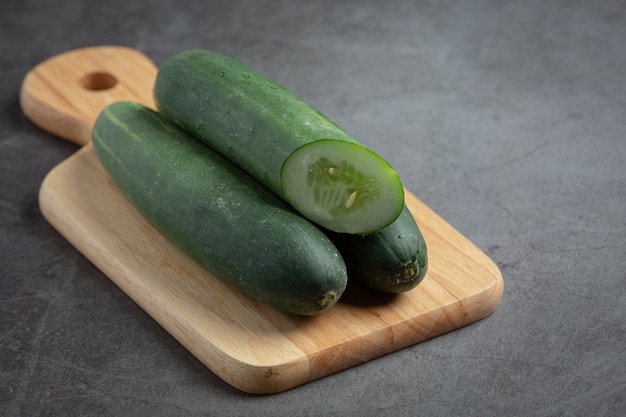 Free photo fresh cucumbers sliced on dark background