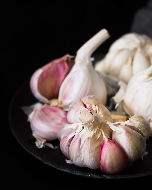 Free photo fresh garlic ingredient close up