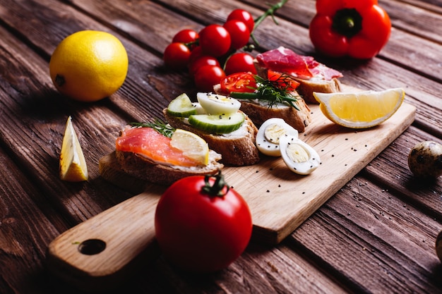 Free photo fresh and healthy food. snack or lunch ideas. homemade bread with cheese, avocado