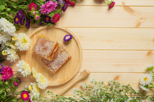 Free photo fresh honeycombs on wooden surface