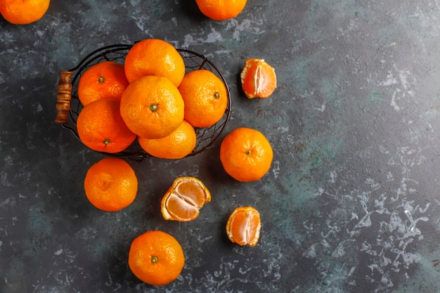 Free photo fresh juicy clementine mandarins.