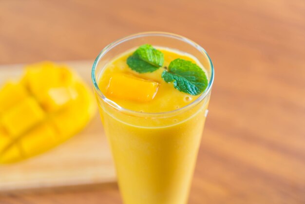 fresh mango smoothie